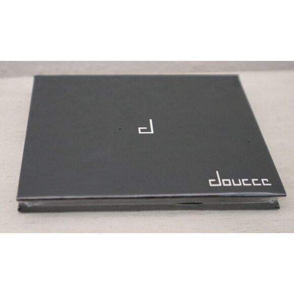 Doucce On The Go Palette - 4 Eyeshadows; 1 Highlighter; 1 Blush - SEALED Package - Picture 3 of 6